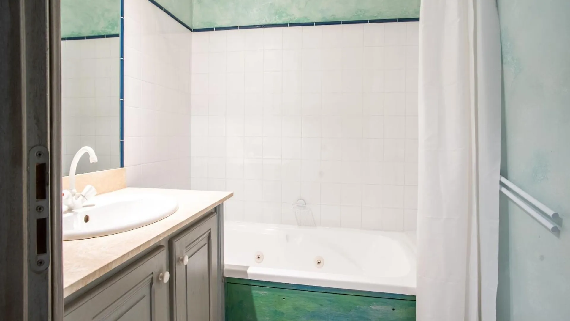 Cozy Apartment With Swimming Pool Terrace Garden Parking Montbrun-les-Bains